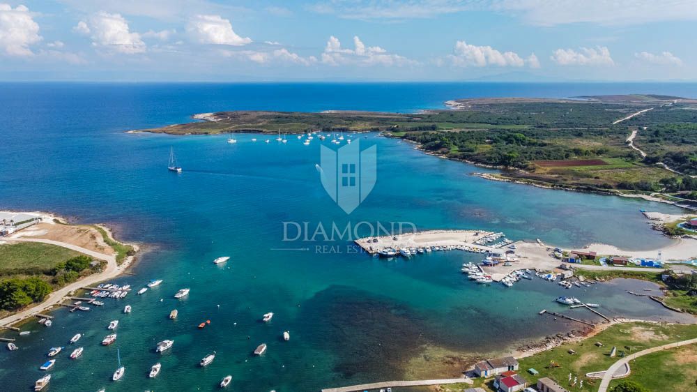 Apartma v pritličju z vrtom, blizu plaže v bližini Medulina