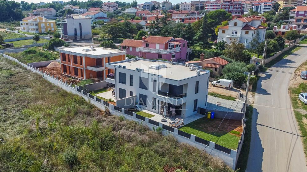 Apartma v pritličju z vrtom, blizu plaže v bližini Medulina