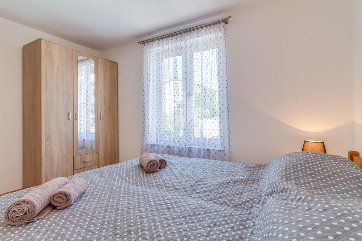 Istra, Pula, Hiša z osmimi apartmaji in bazenom
