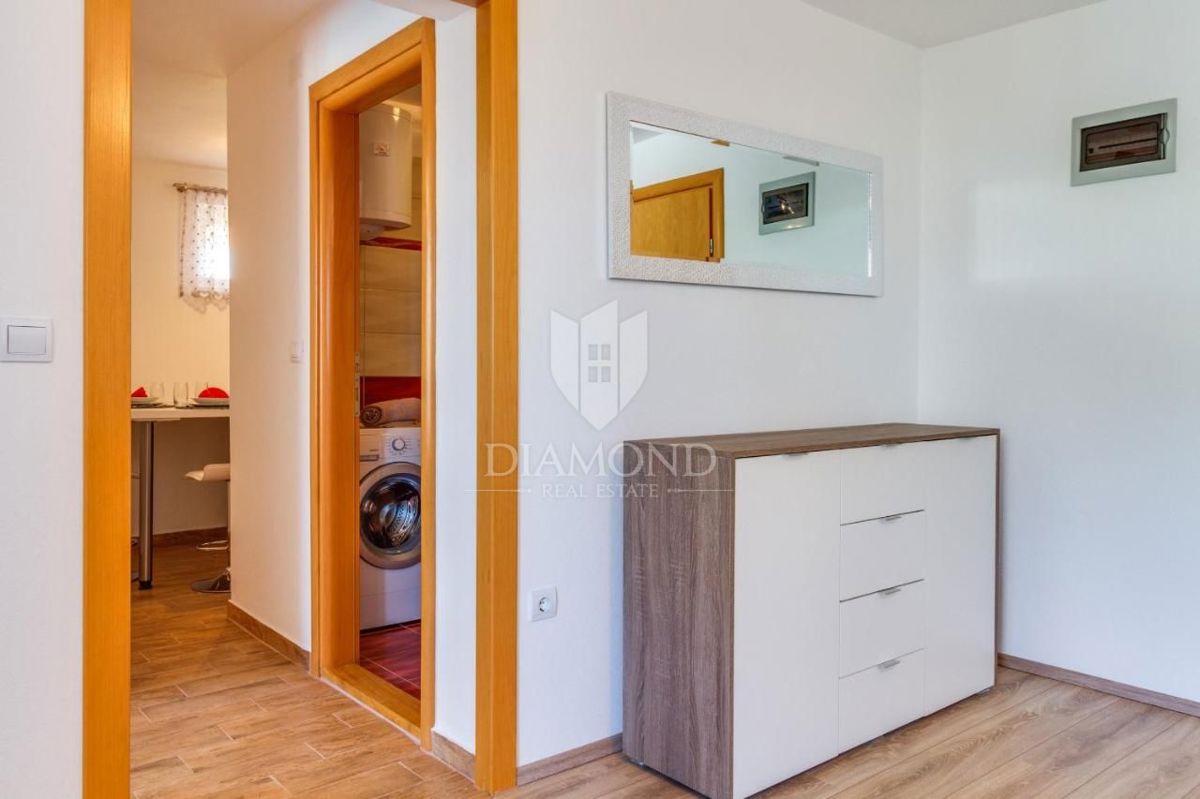 Istra, Pula, Hiša z osmimi apartmaji in bazenom