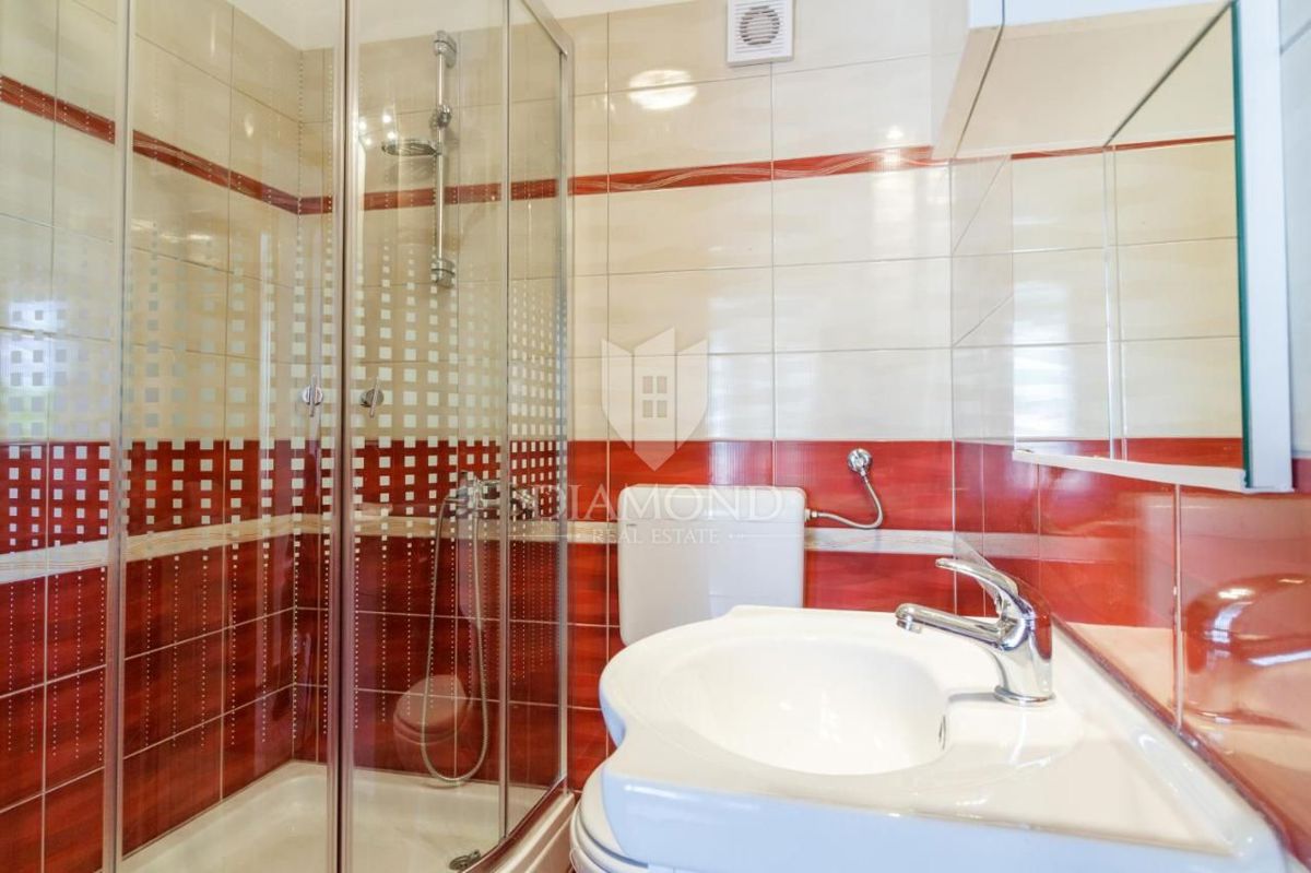 Istra, Pula, Hiša z osmimi apartmaji in bazenom