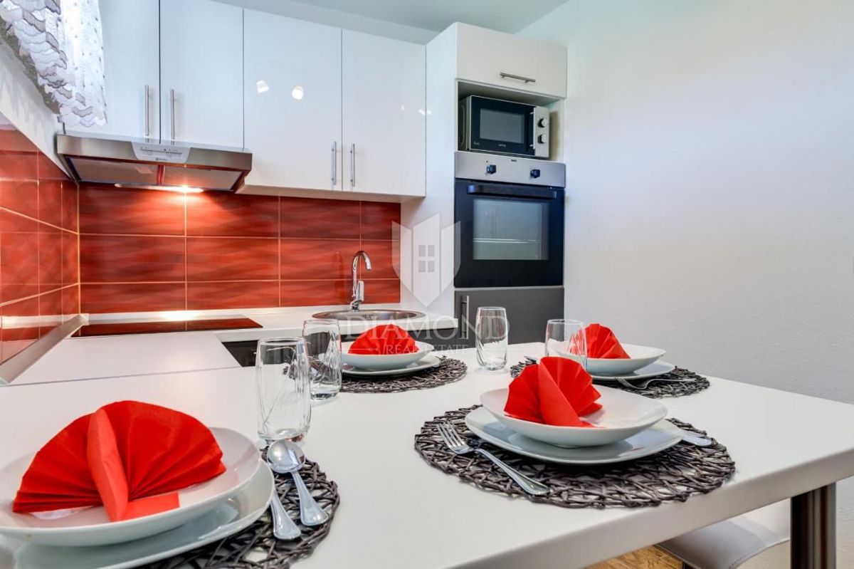 Istra, Pula, Hiša z osmimi apartmaji in bazenom