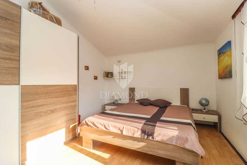 Hiša s tremi apartmaji 300m od morja v bližini Medulina! 