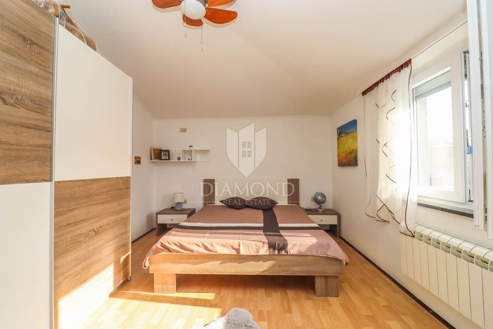 Hiša s tremi apartmaji 300m od morja v bližini Medulina! 