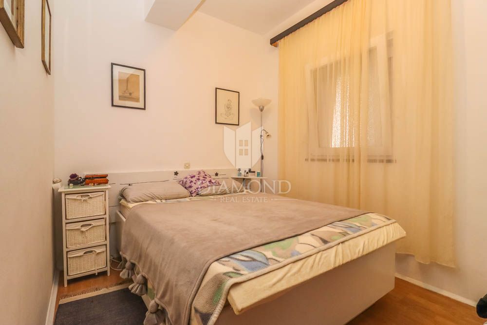Hiša s tremi apartmaji 300m od morja v bližini Medulina! 