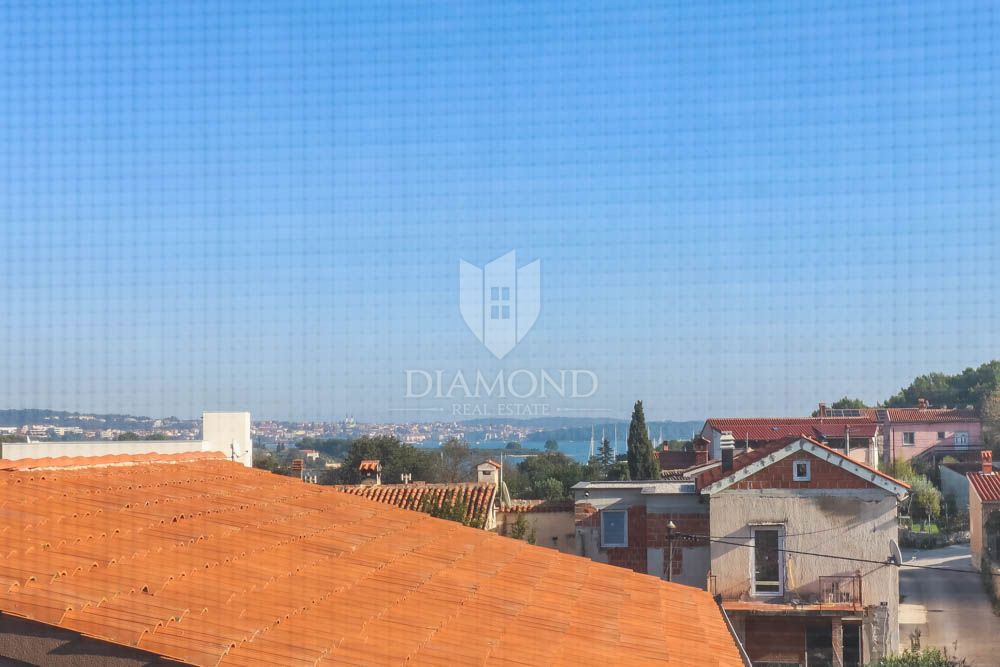 Hiša s tremi apartmaji 300m od morja v bližini Medulina! 