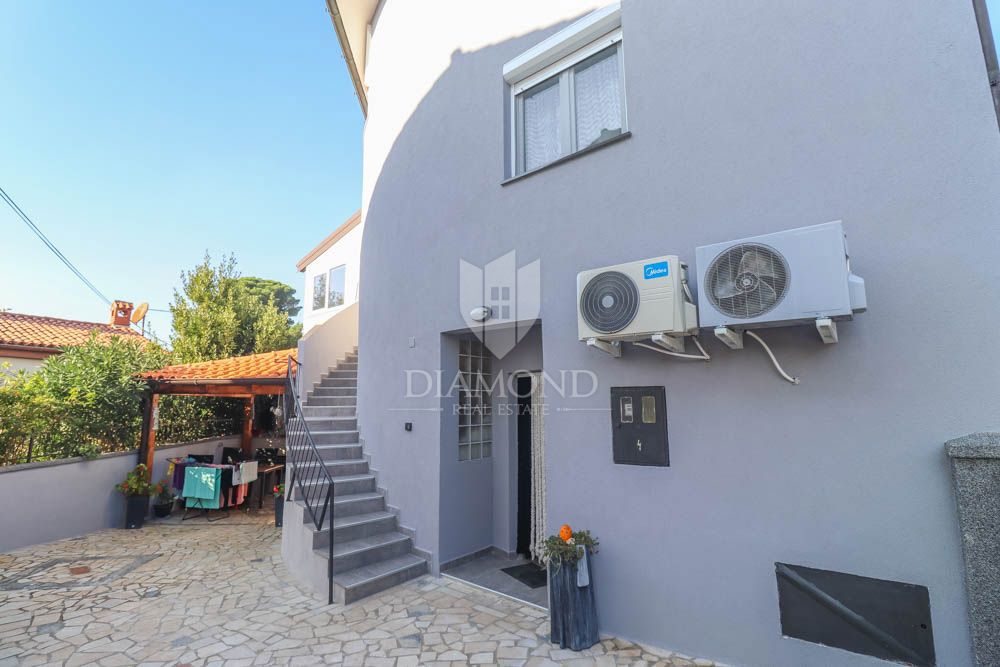 Hiša s tremi apartmaji 300m od morja v bližini Medulina! 