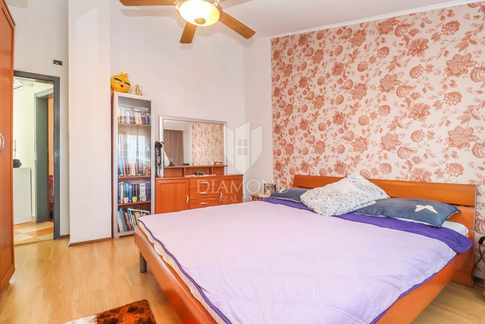 Hiša s tremi apartmaji 300m od morja v bližini Medulina! 