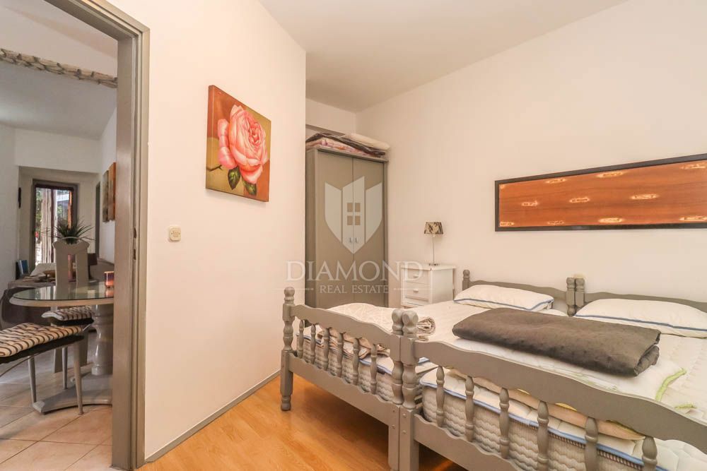 Hiša s tremi apartmaji 300m od morja v bližini Medulina! 