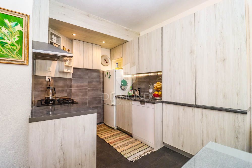 Hiša s tremi apartmaji 300m od morja v bližini Medulina! 