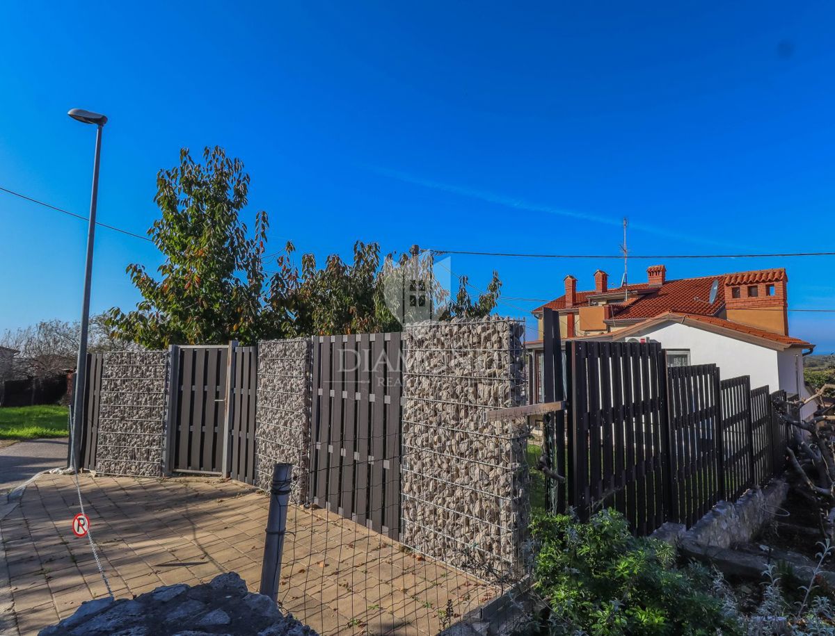 Brtonigla, hiša z ograjenim dvoriščem!