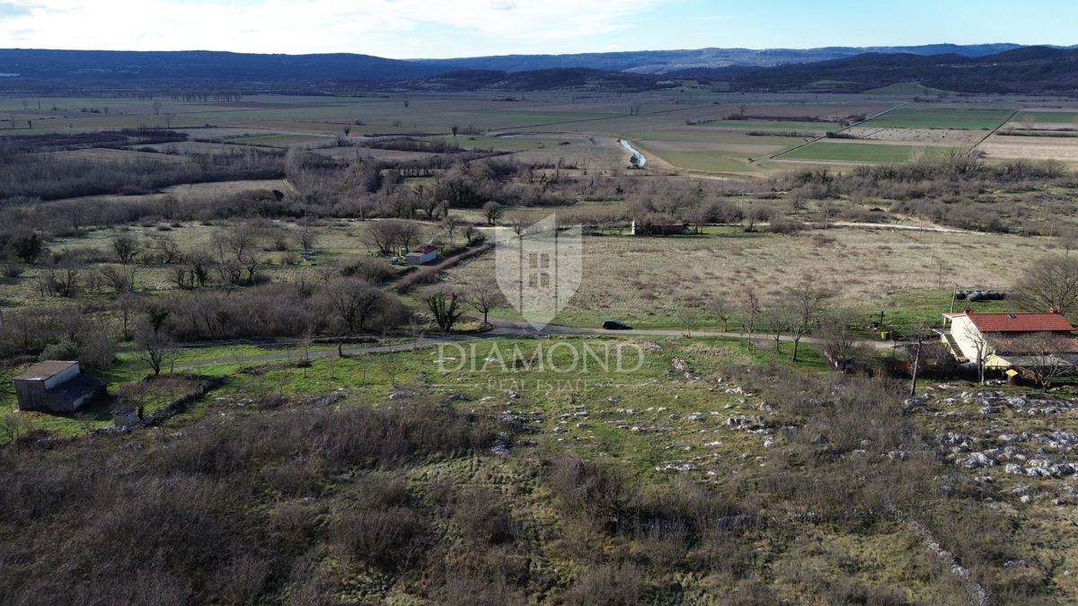 Kršan, okolica, zazidljiva parcela z lepim razgledom