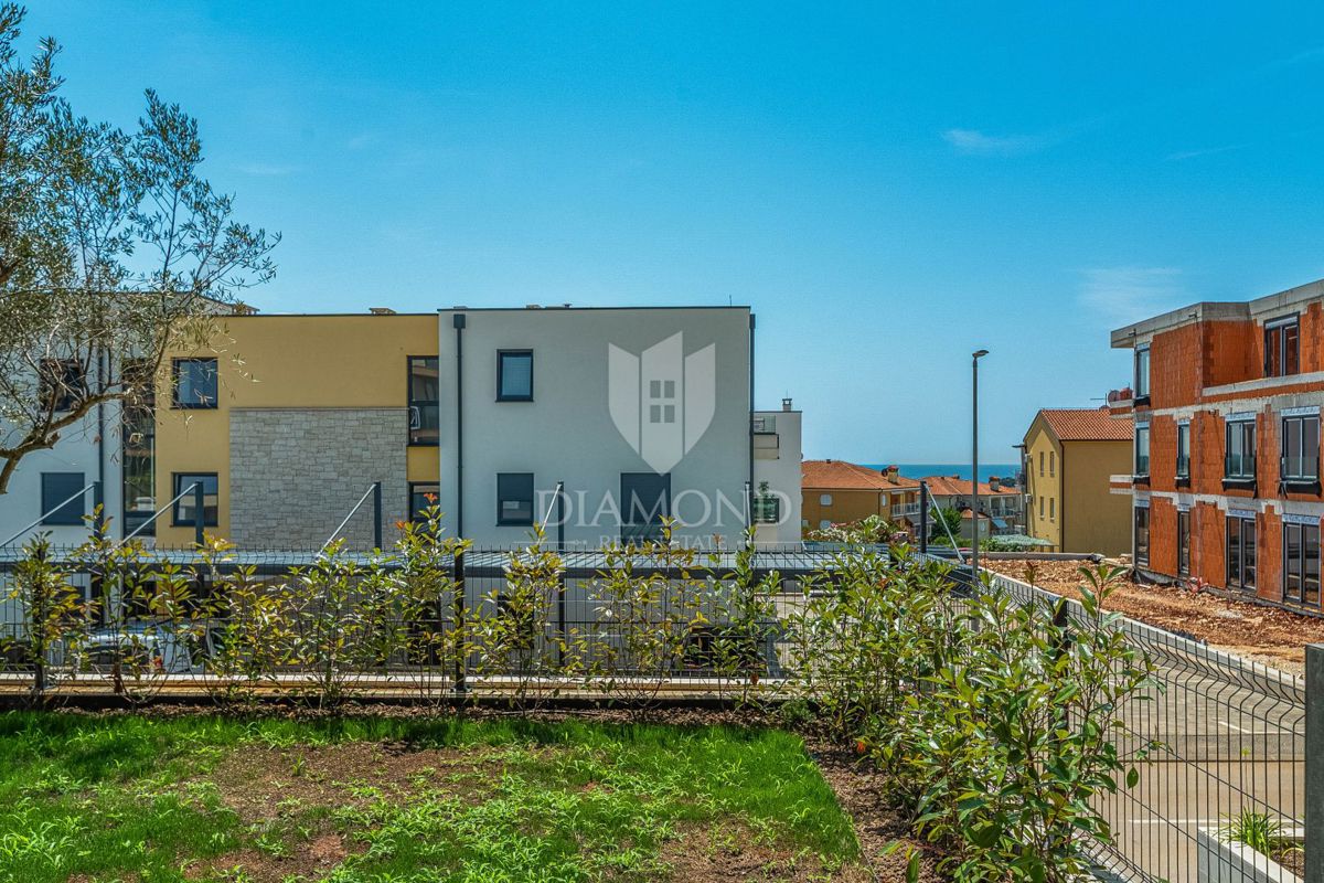 Novigrad, moderno stanovanje 120 m2 v pritličju s pogledom na morje!