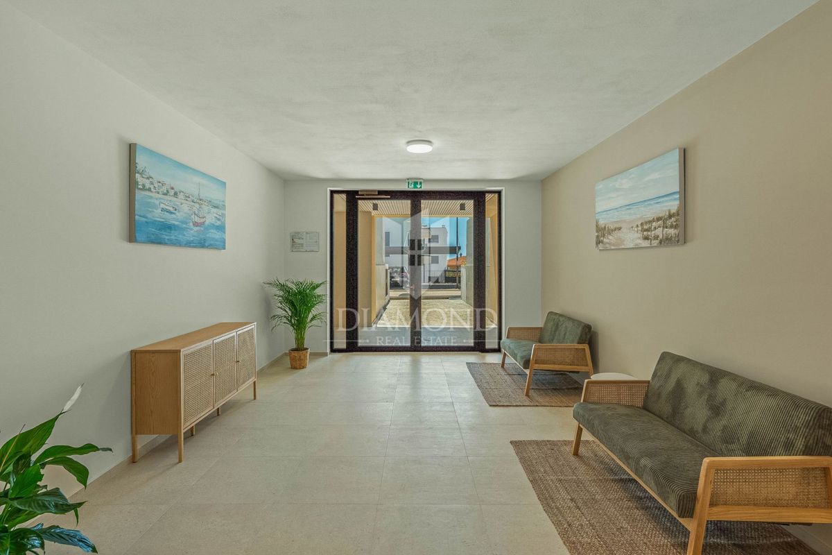 Novigrad, moderno stanovanje 120 m2 v pritličju s pogledom na morje!