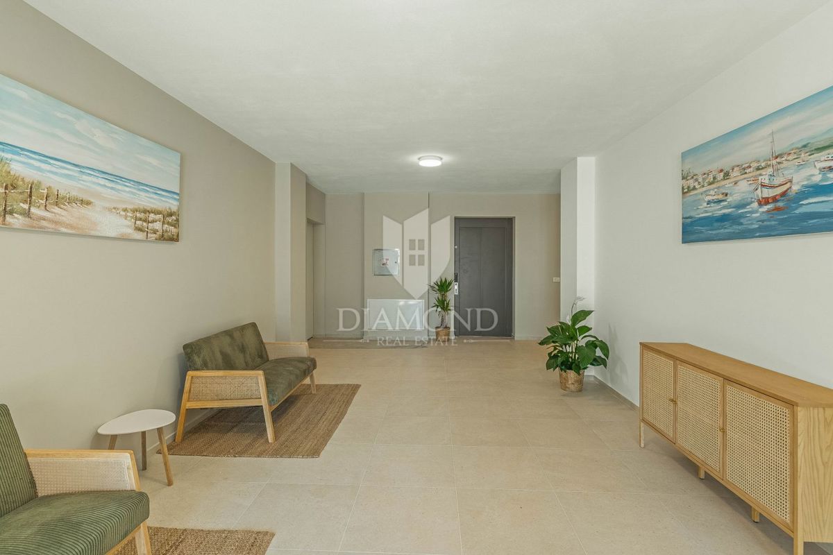 Novigrad, moderno stanovanje 120 m2 v pritličju s pogledom na morje!