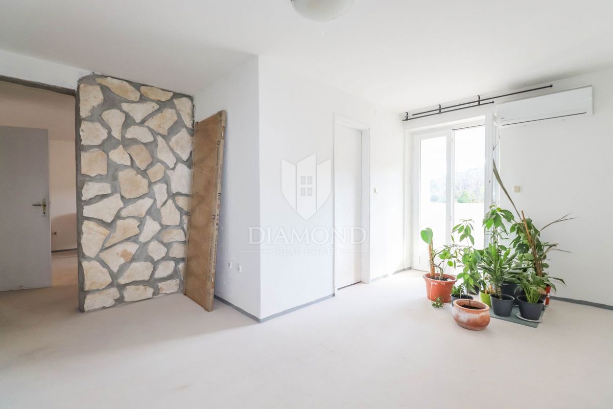 PRILOŽNOST! Štirje apartmaji 100m od plaže v Rovinju