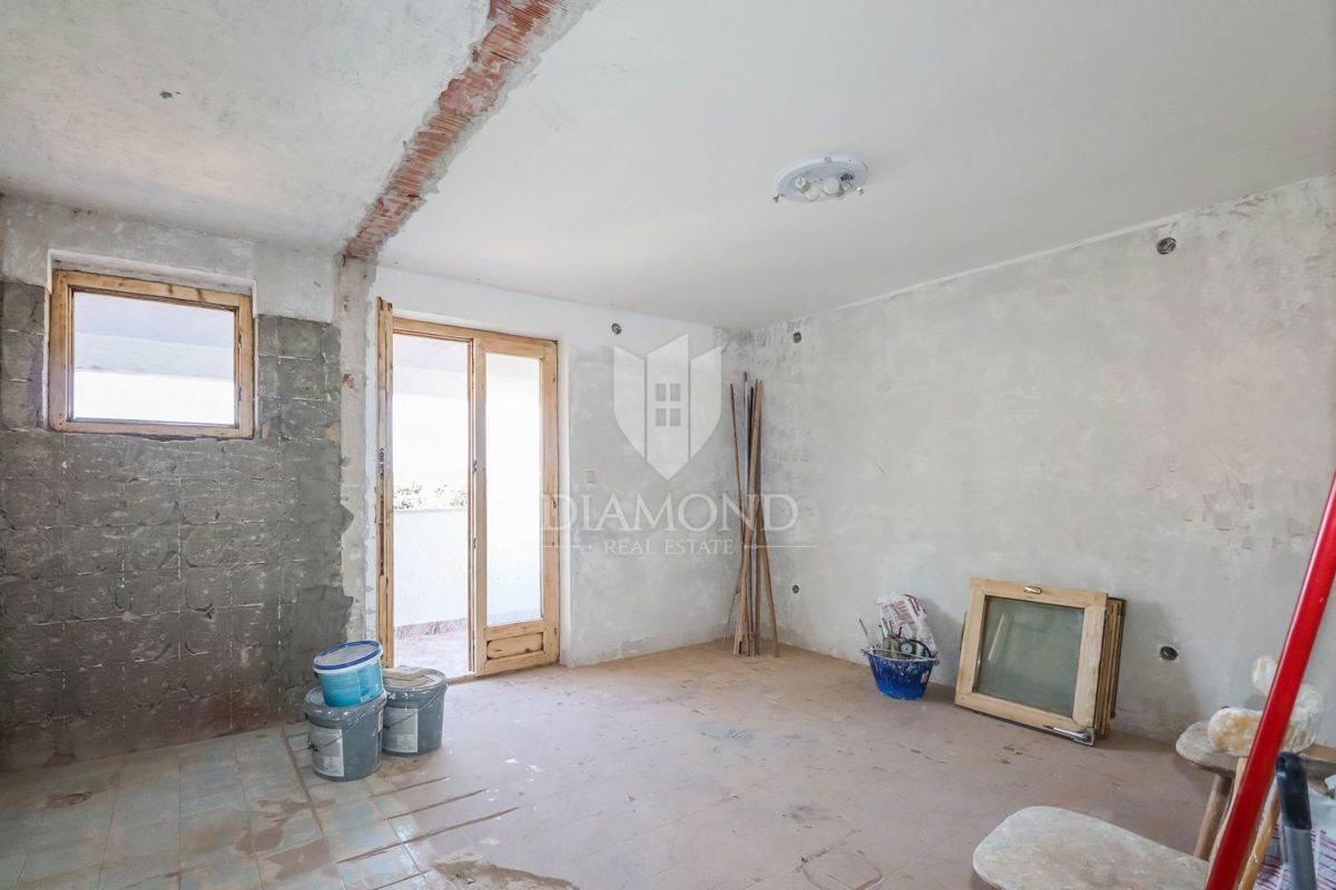 PRILOŽNOST! Štirje apartmaji 100m od plaže v Rovinju