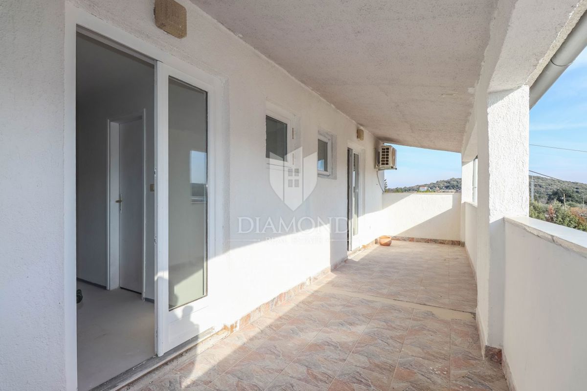PRILOŽNOST! Štirje apartmaji 100m od plaže v Rovinju