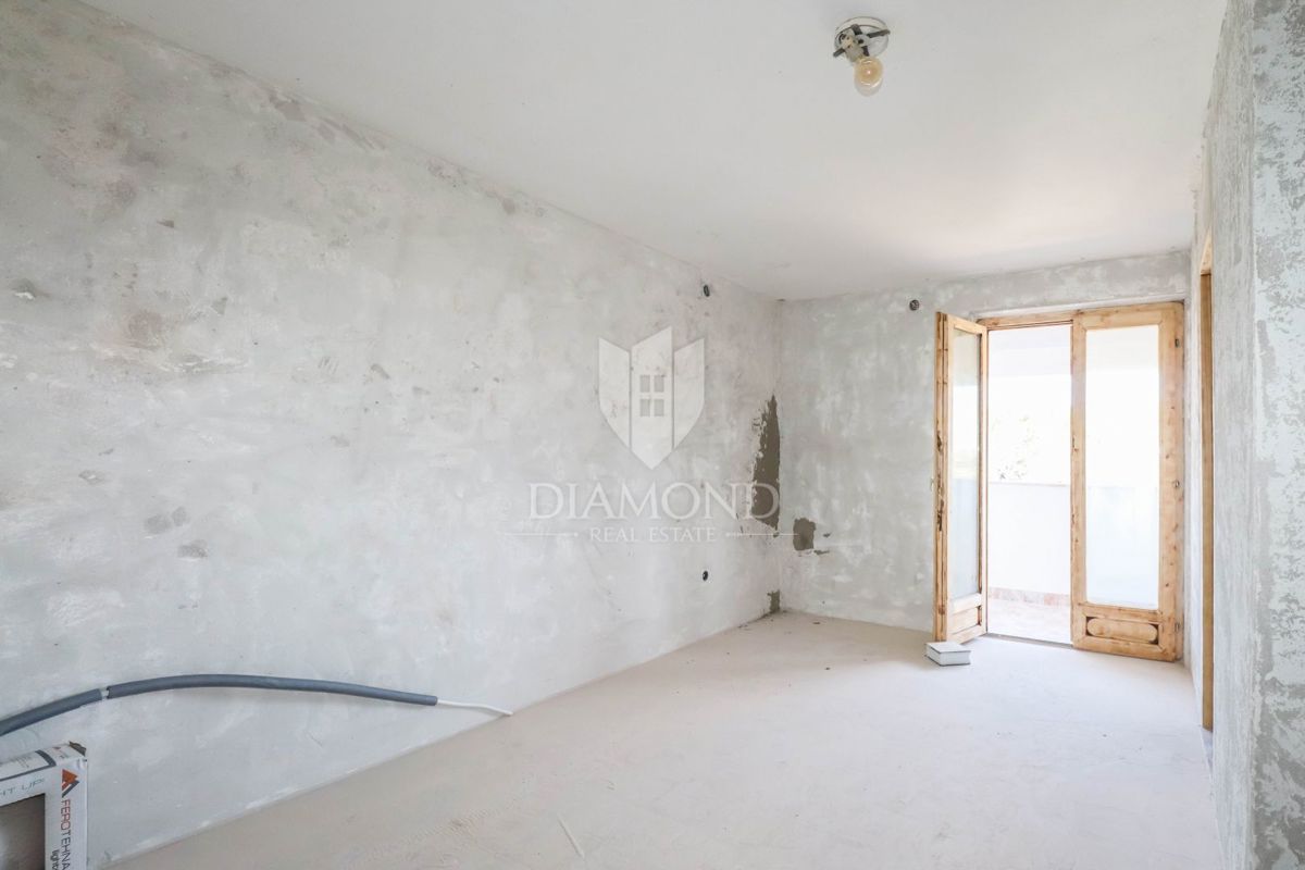 PRILOŽNOST! Štirje apartmaji 100m od plaže v Rovinju