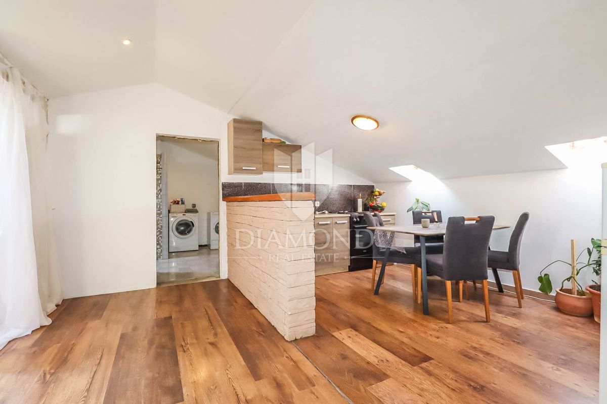PRILOŽNOST! Štirje apartmaji 100m od plaže v Rovinju