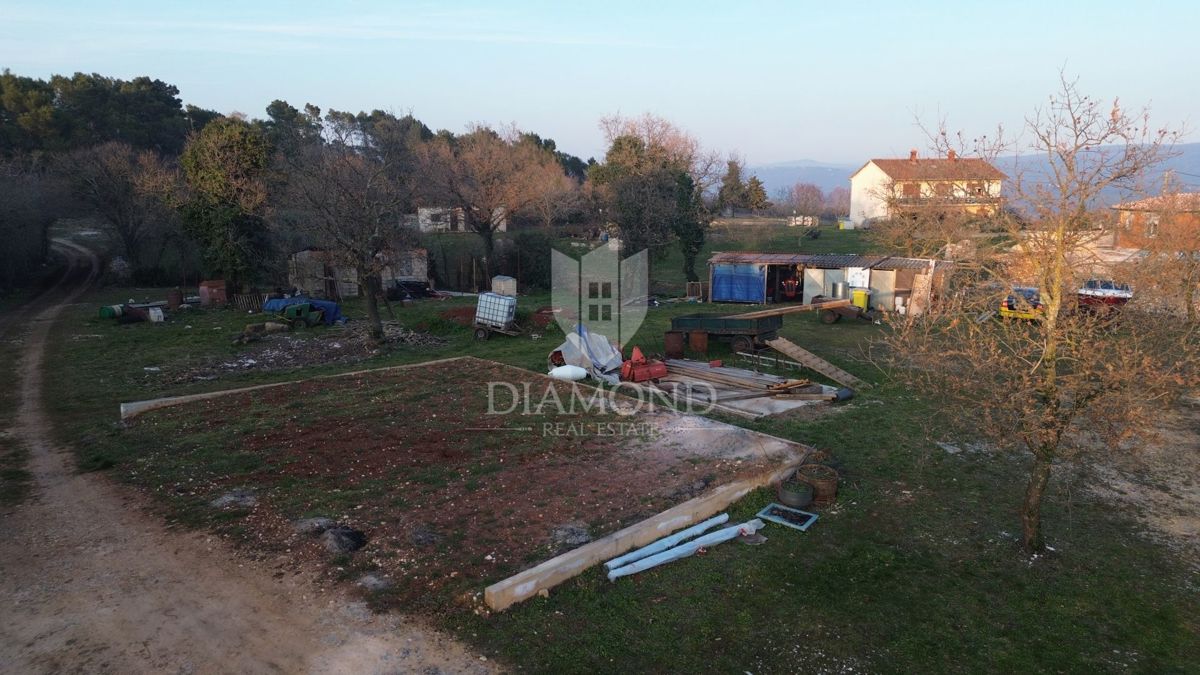 Barban, hiša s prostornim vrtom