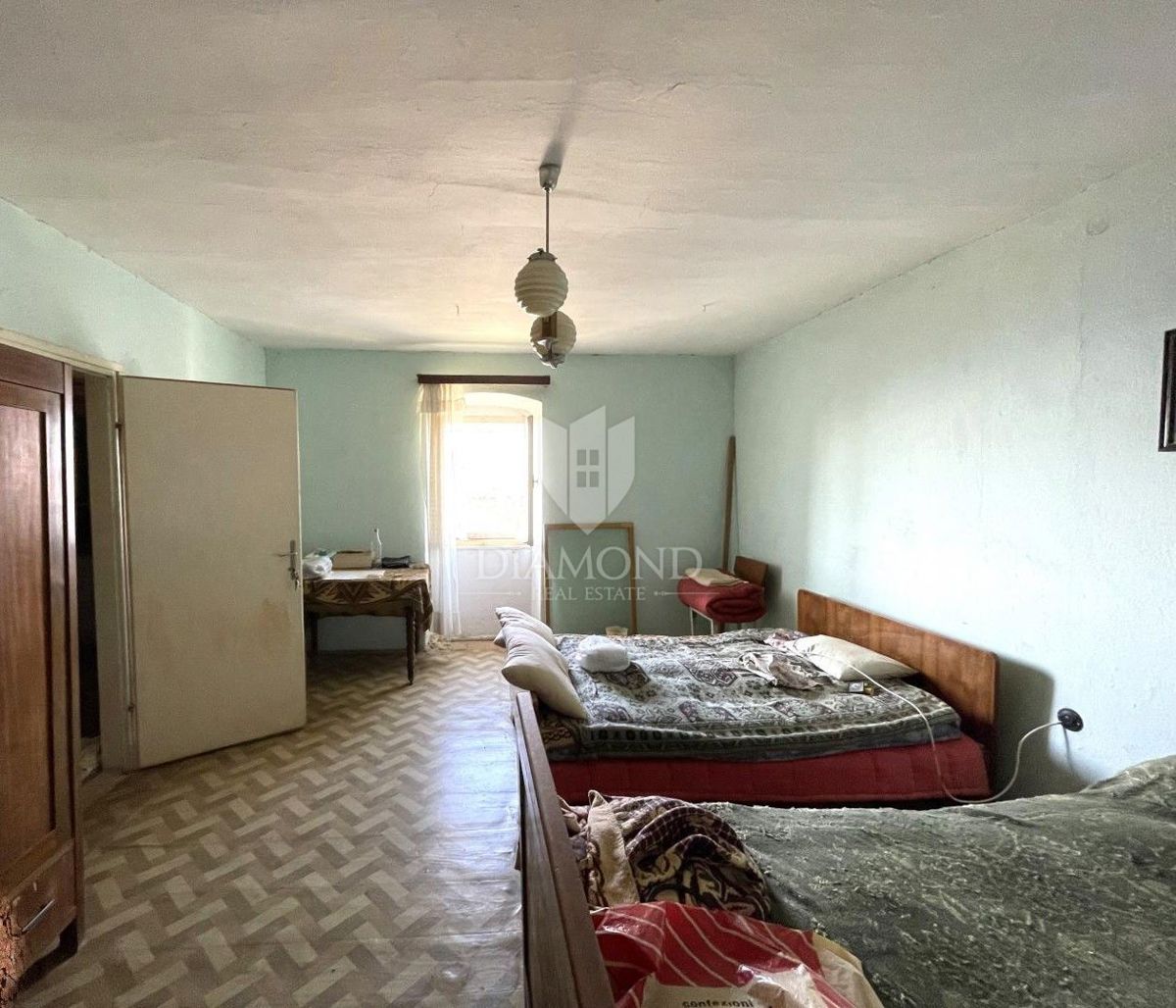 Lepa hiša za obnovo s pogledom na morje