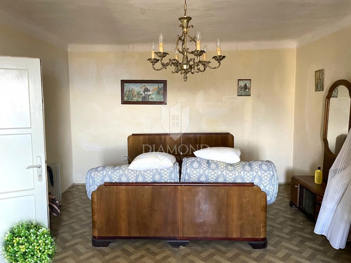 Lepa hiša za obnovo s pogledom na morje