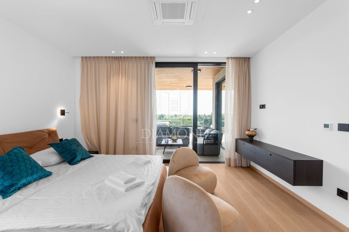 Poreč, Okolica – Ekskluziven Penthouse s Panoramskim Razgledom