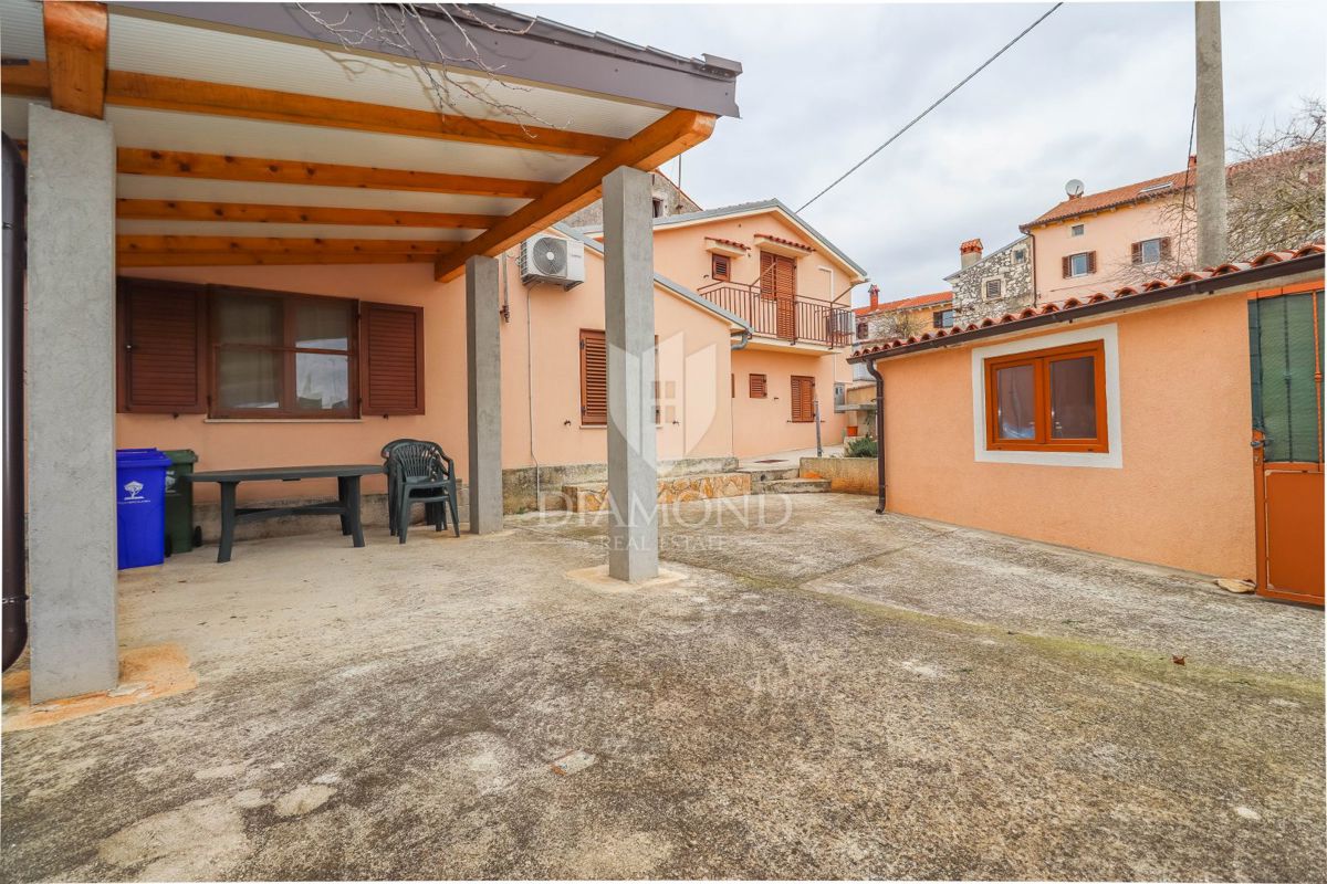 Hiša v bližini Pulja, idealna za bivanje ali najem