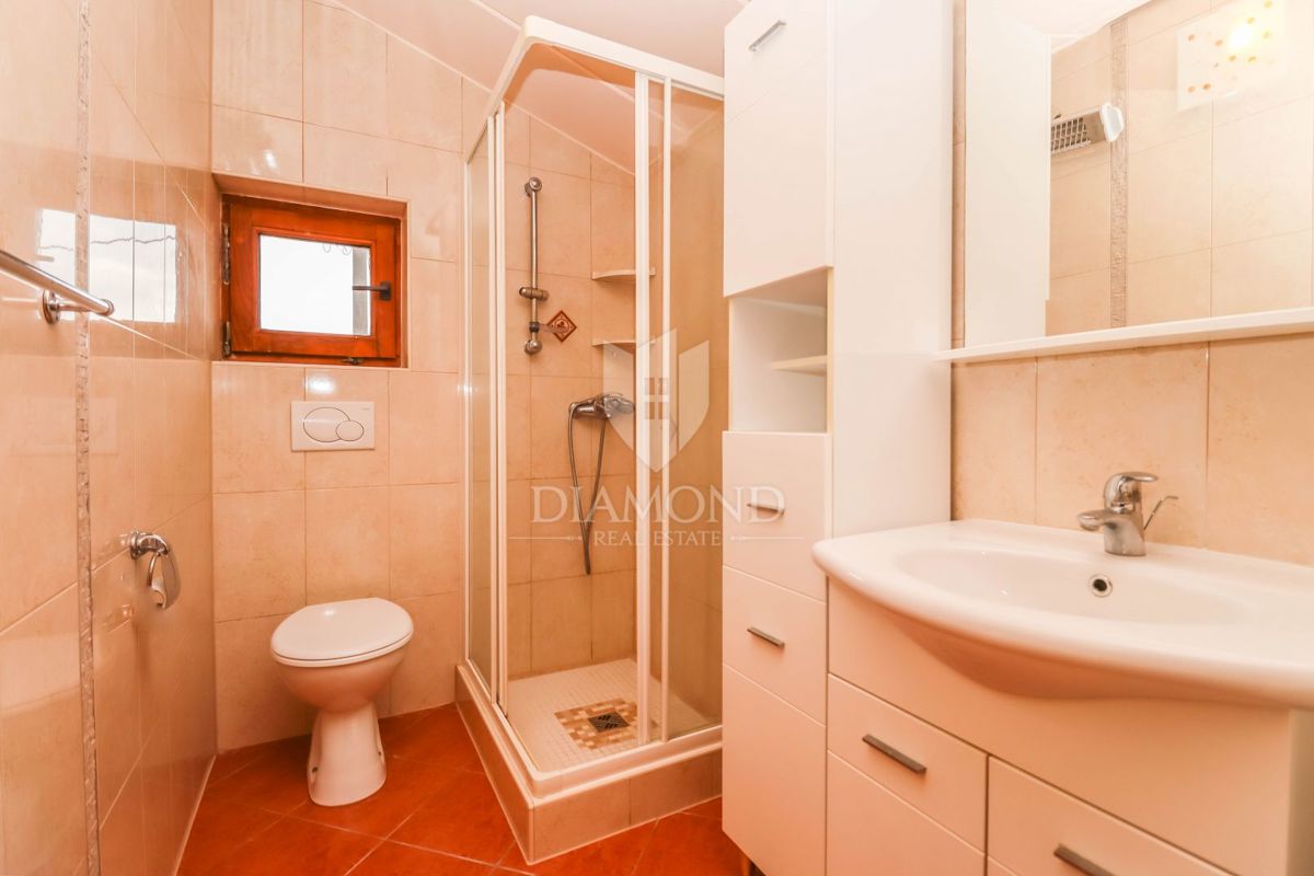 Hiša v bližini Pulja, idealna za bivanje ali najem