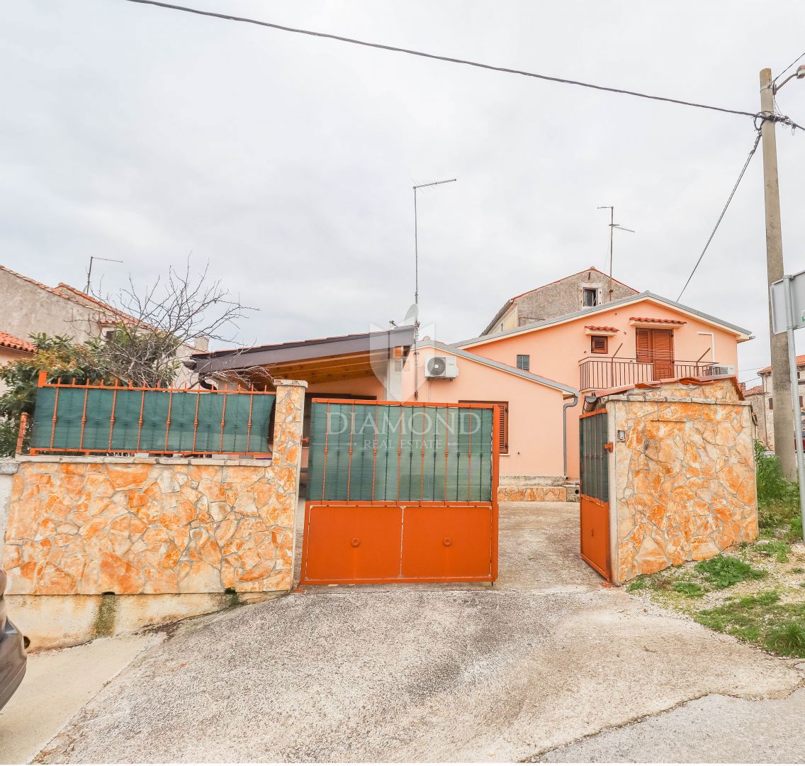 Hiša v bližini Pulja, idealna za bivanje ali najem