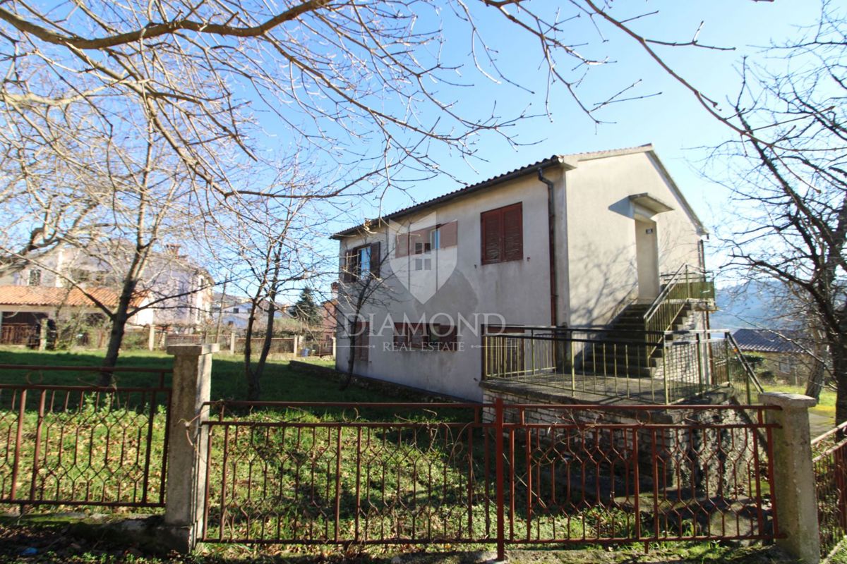Hiša za obnovo na odlični lokaciji v Labinu