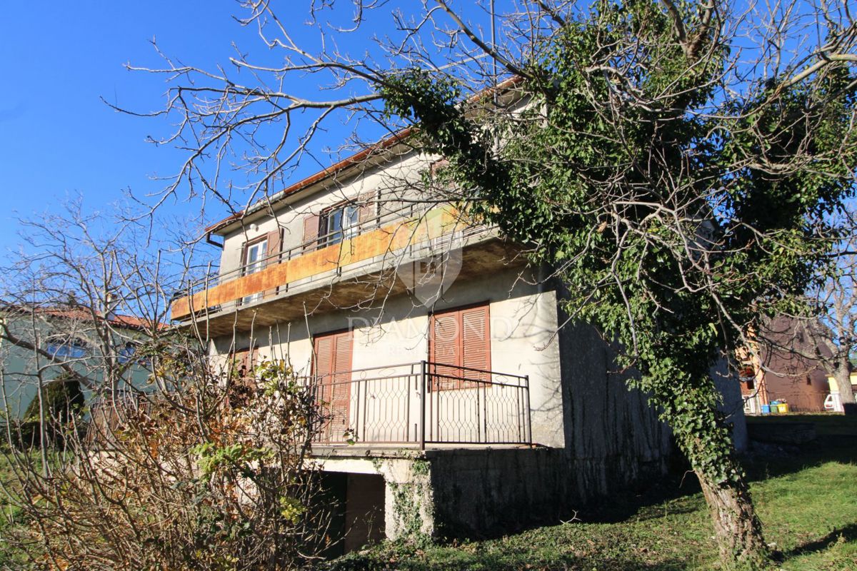 Hiša za obnovo na odlični lokaciji v Labinu