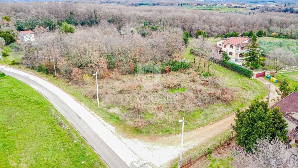 Lovrečica, zemljišče z gradbenim dovoljenjem