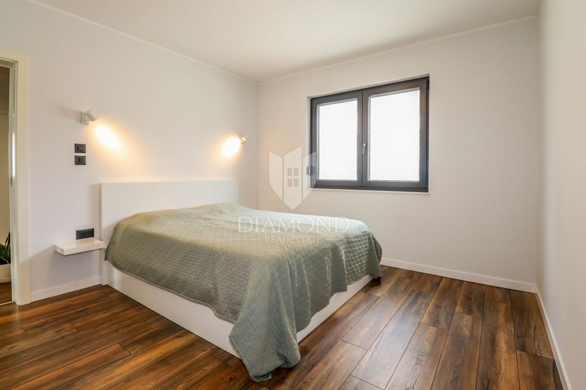 Rovinj, okolica, nova moderna hiša na mirni lokaciji