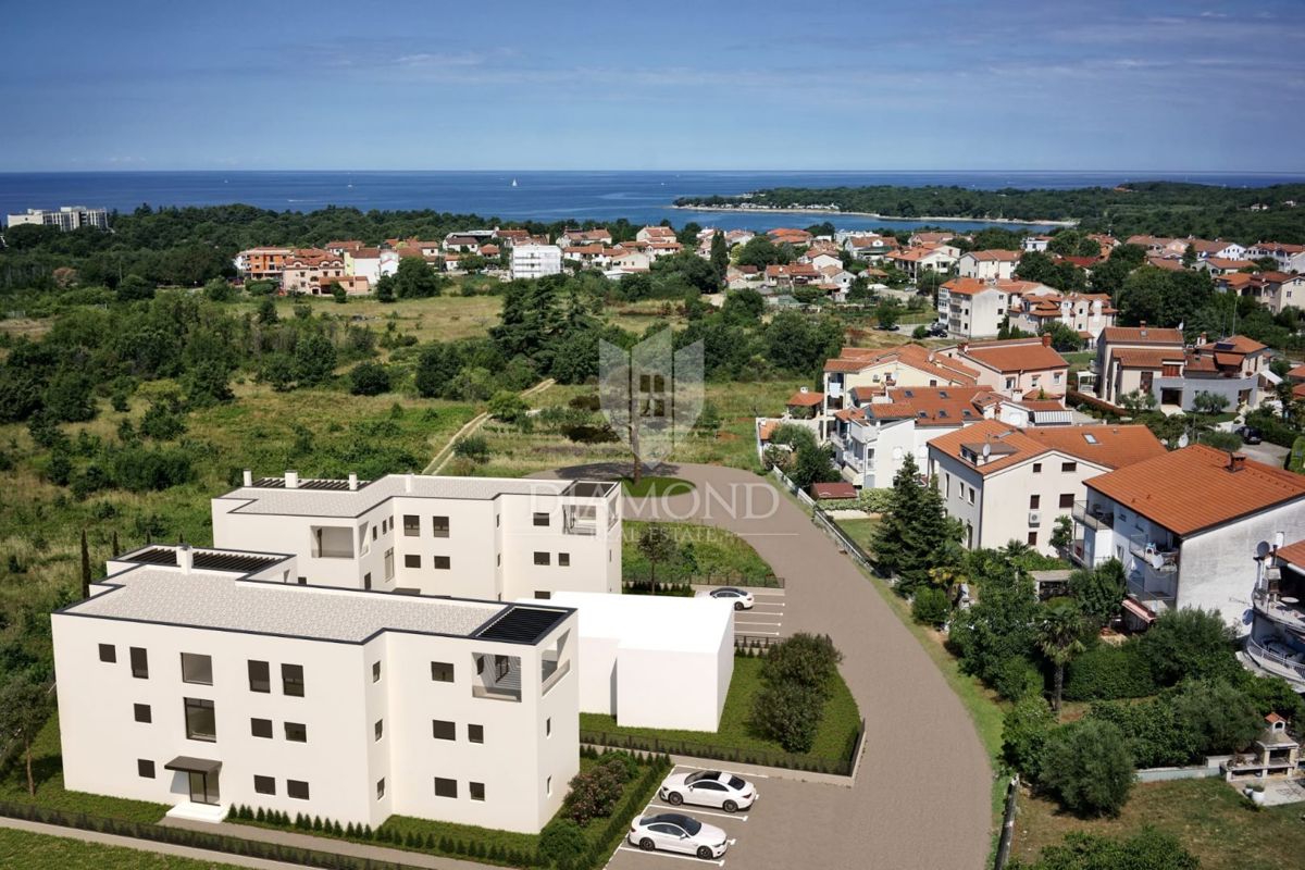 Poreč, pritlično stanovanje z vrtom 900 m od morja!