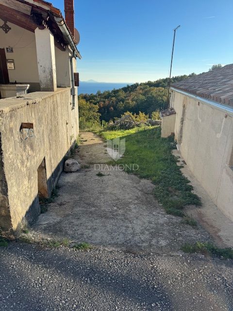 KAMNITA HIŠA S PANORAMSKIM POGLEDOM NA MORJE
