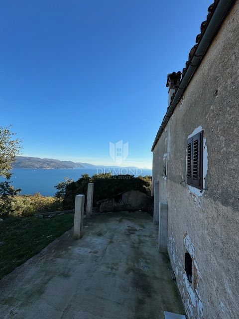 KAMNITA HIŠA S PANORAMSKIM POGLEDOM NA MORJE