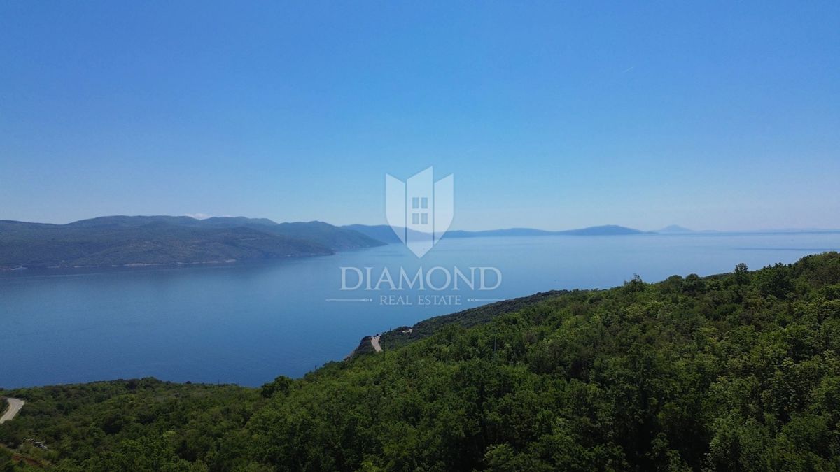KAMNITA HIŠA S PANORAMSKIM POGLEDOM NA MORJE