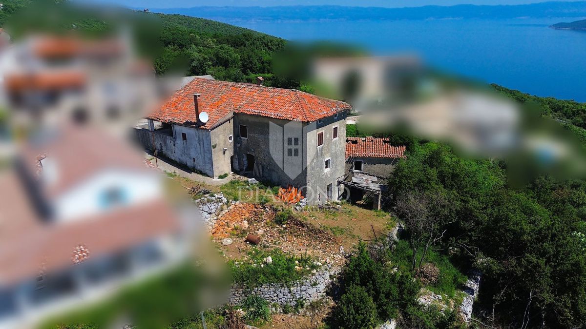 KAMNITA HIŠA S PANORAMSKIM POGLEDOM NA MORJE