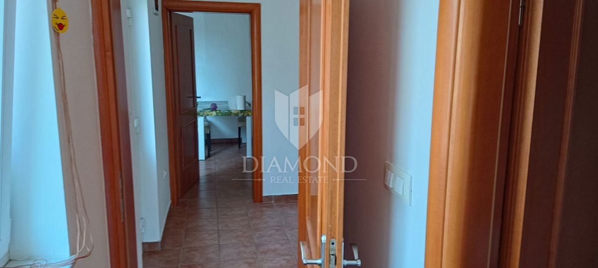 Jadranovo, prostorno dvoetažno stanovanje