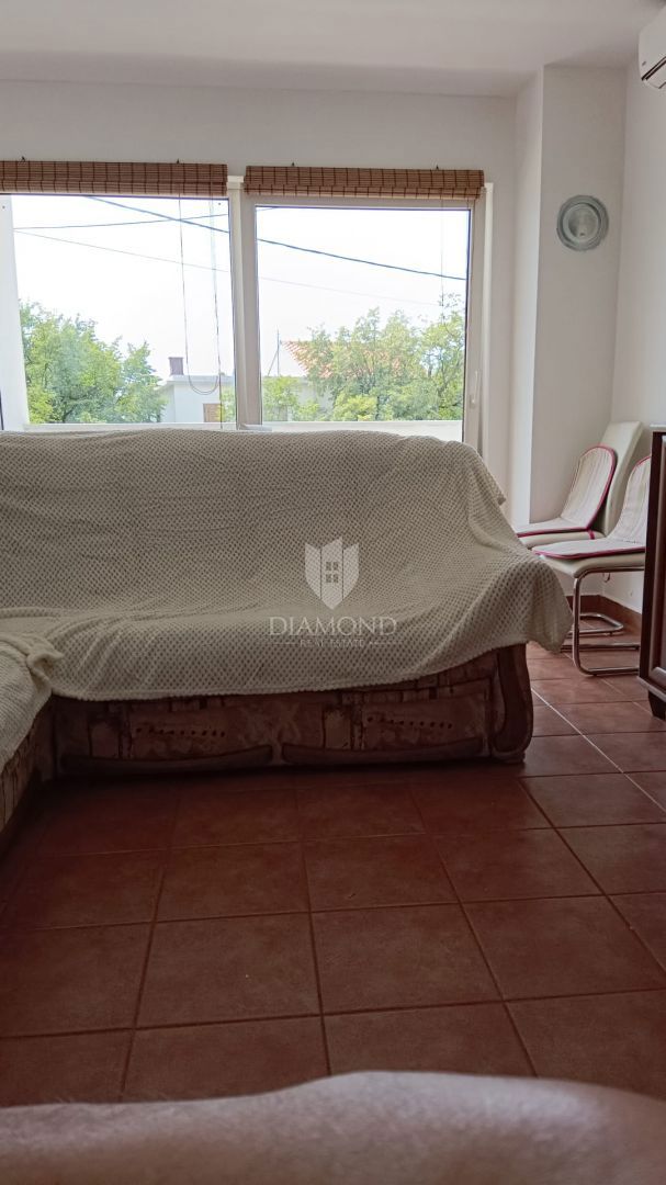 Jadranovo, prostorno dvoetažno stanovanje