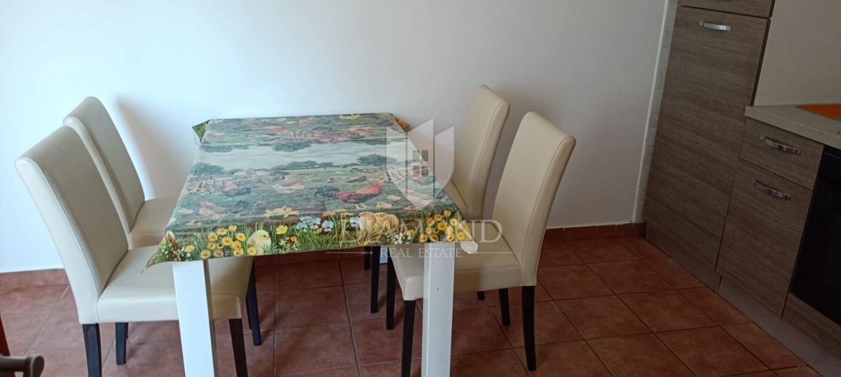Jadranovo, prostorno dvoetažno stanovanje