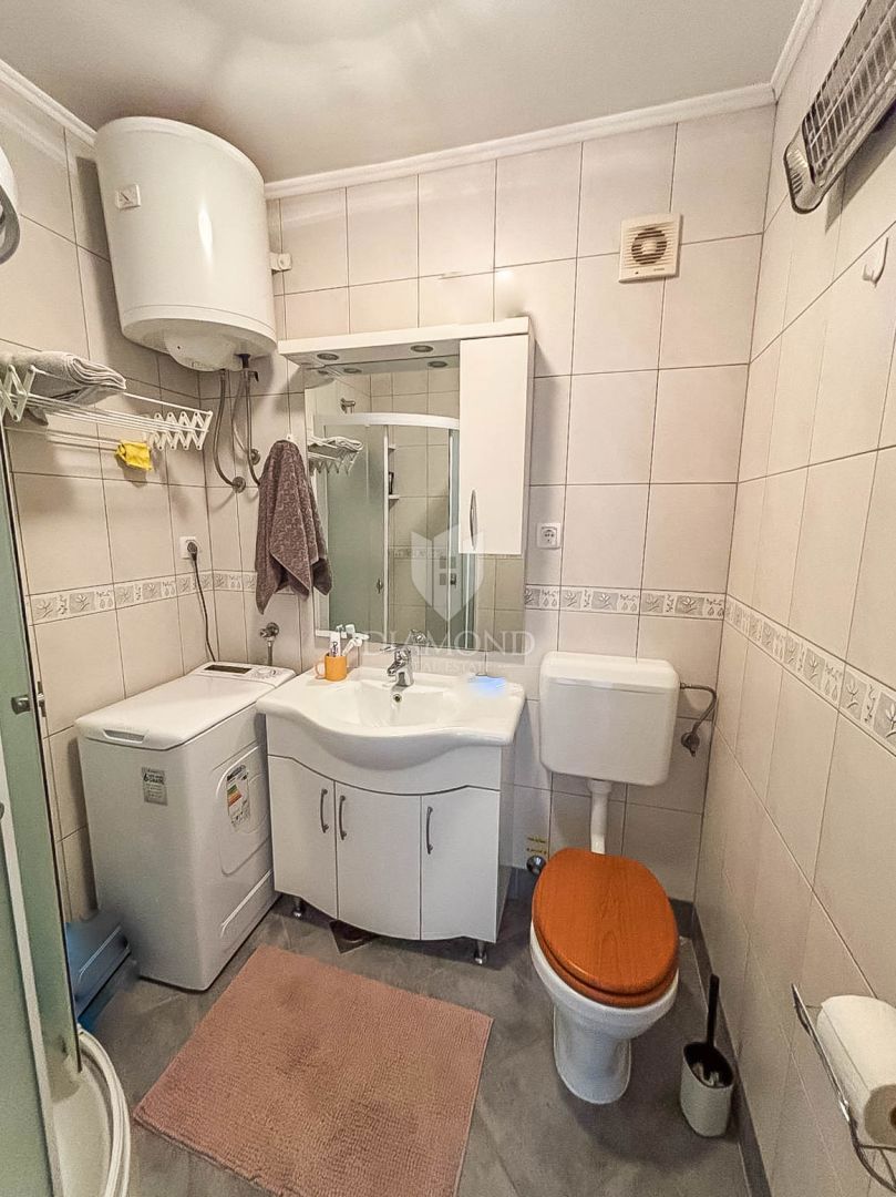 Novigrad, okolica, svetlo stanovanje le 300m od morja!