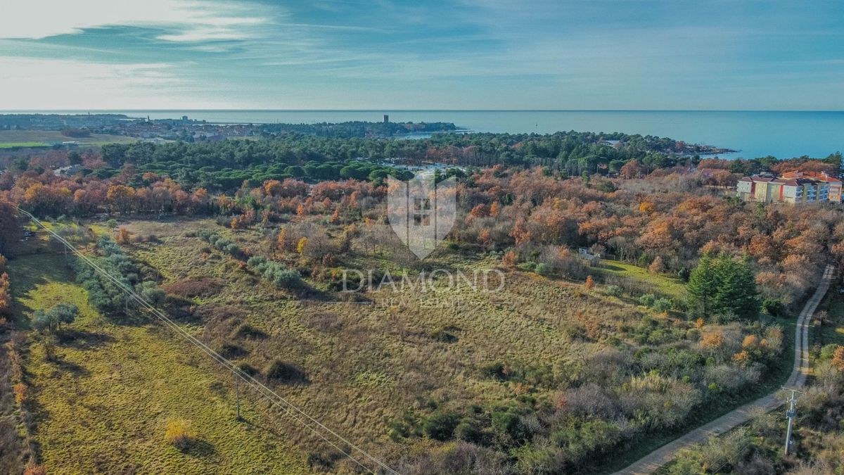 Umag, prostorno zazidljivo zemljišče 500 m od morja