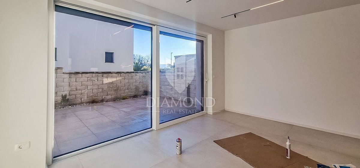 Novigrad, moderna vrstna hiša!