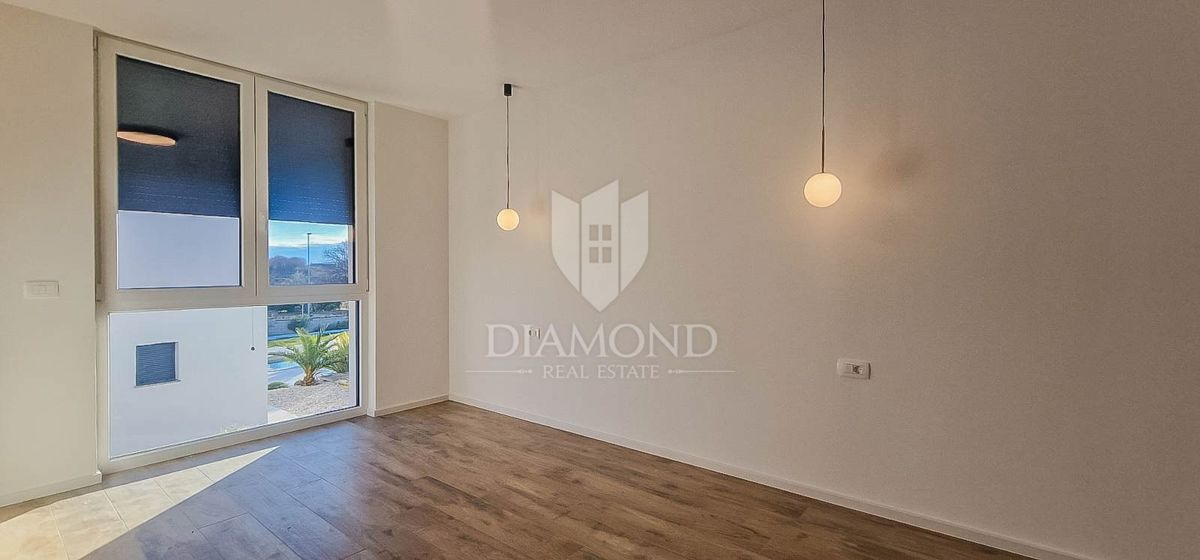 Novigrad, moderna vrstna hiša!