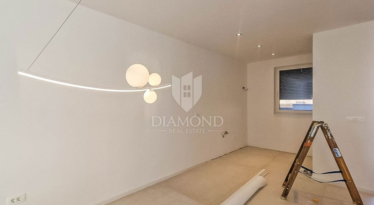 Novigrad, moderna vrstna hiša!