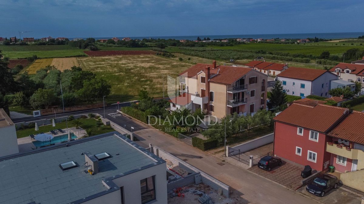 Novigrad, moderna vrstna hiša!