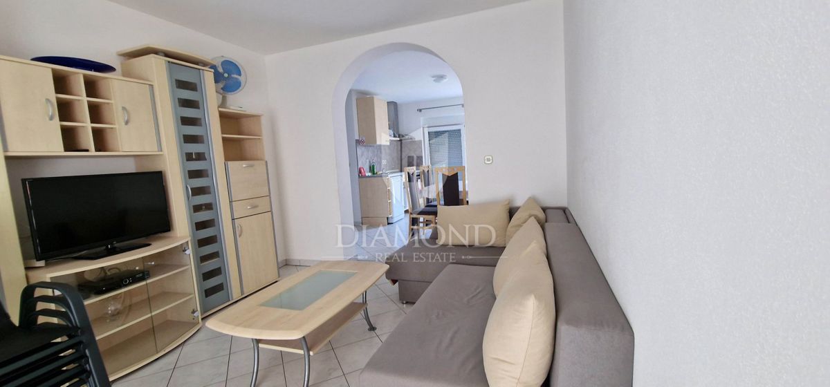 Novigrad, okolica, stanovanje z galerijo 350m od morja